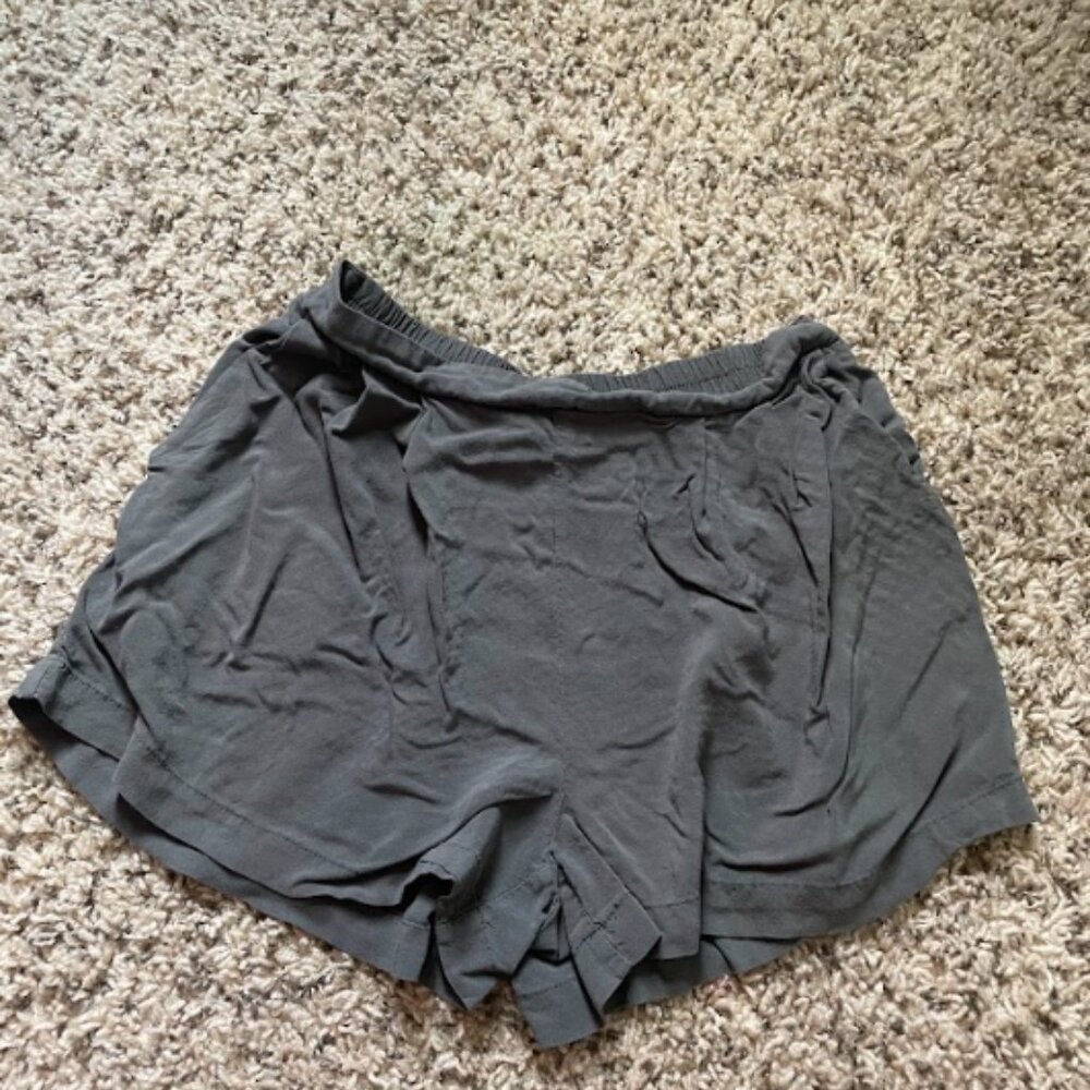 Green, Womans S shorts Forever 21